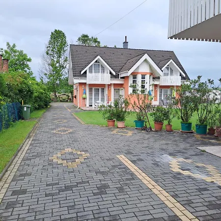 Alinka Apartmanhaz * バラトンレッレ