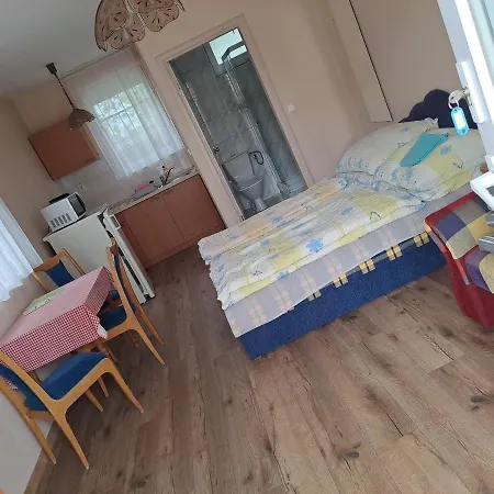 Alinka Apartmanhaz バラトンレッレ