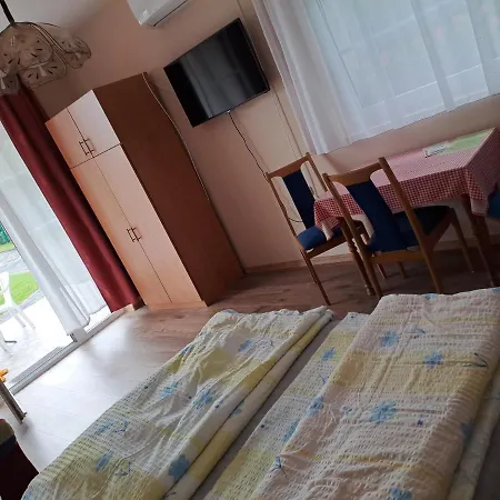 Alinka Apartmanhaz バラトンレッレ